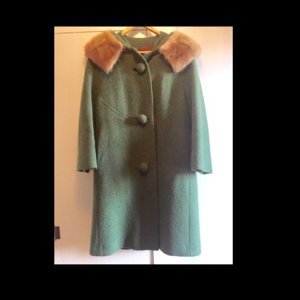 Lovely Vintage Green Coat ~ Mint Condition!